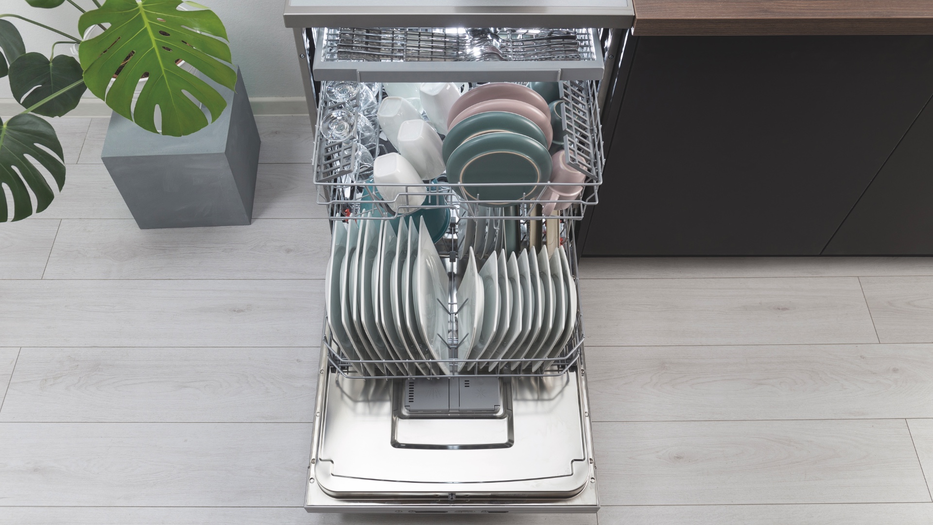 HS661C60X Freestanding Dishwasher - Hisense Global