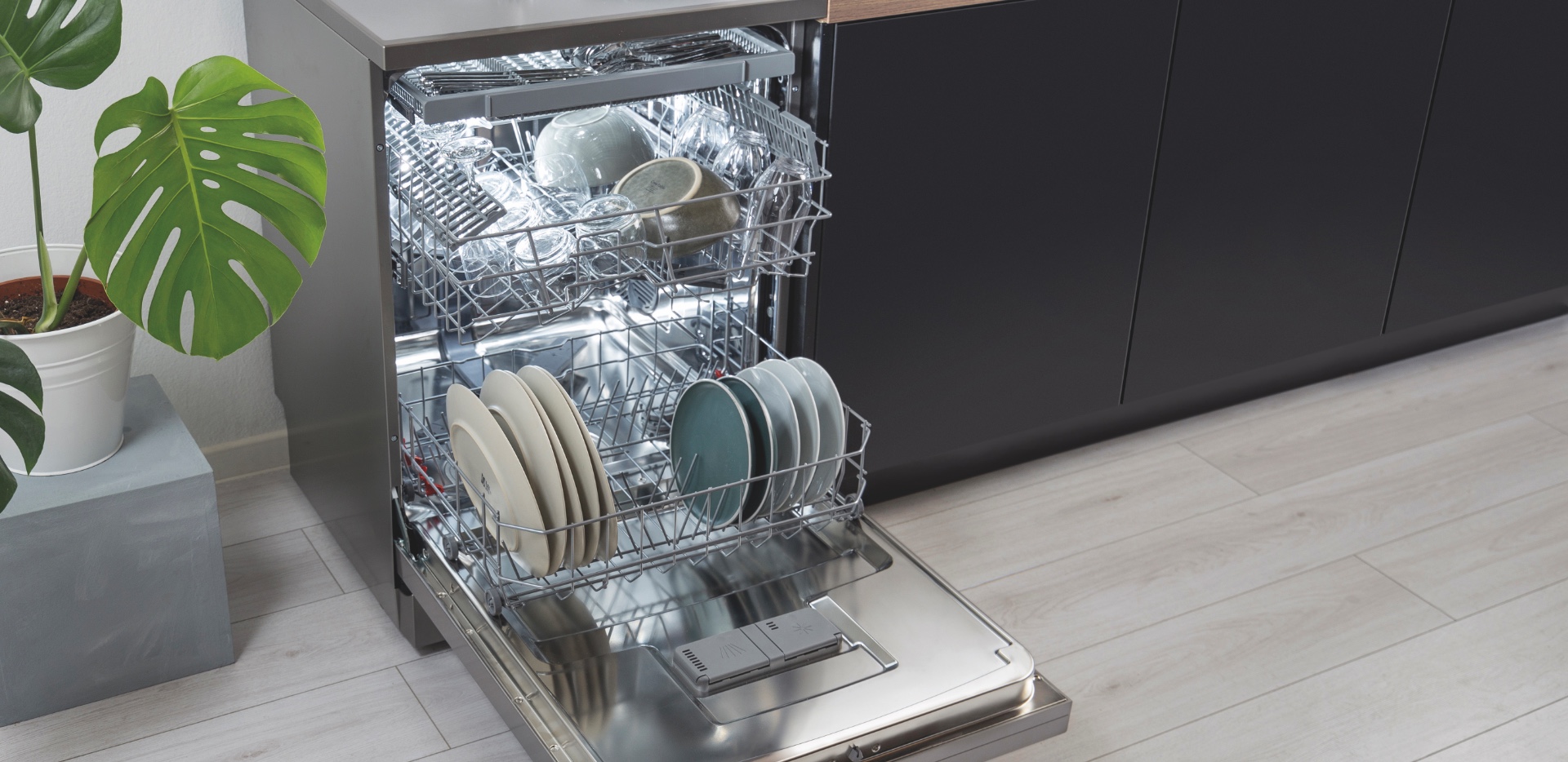 HS661C60X Freestanding Dishwasher Hisense Global